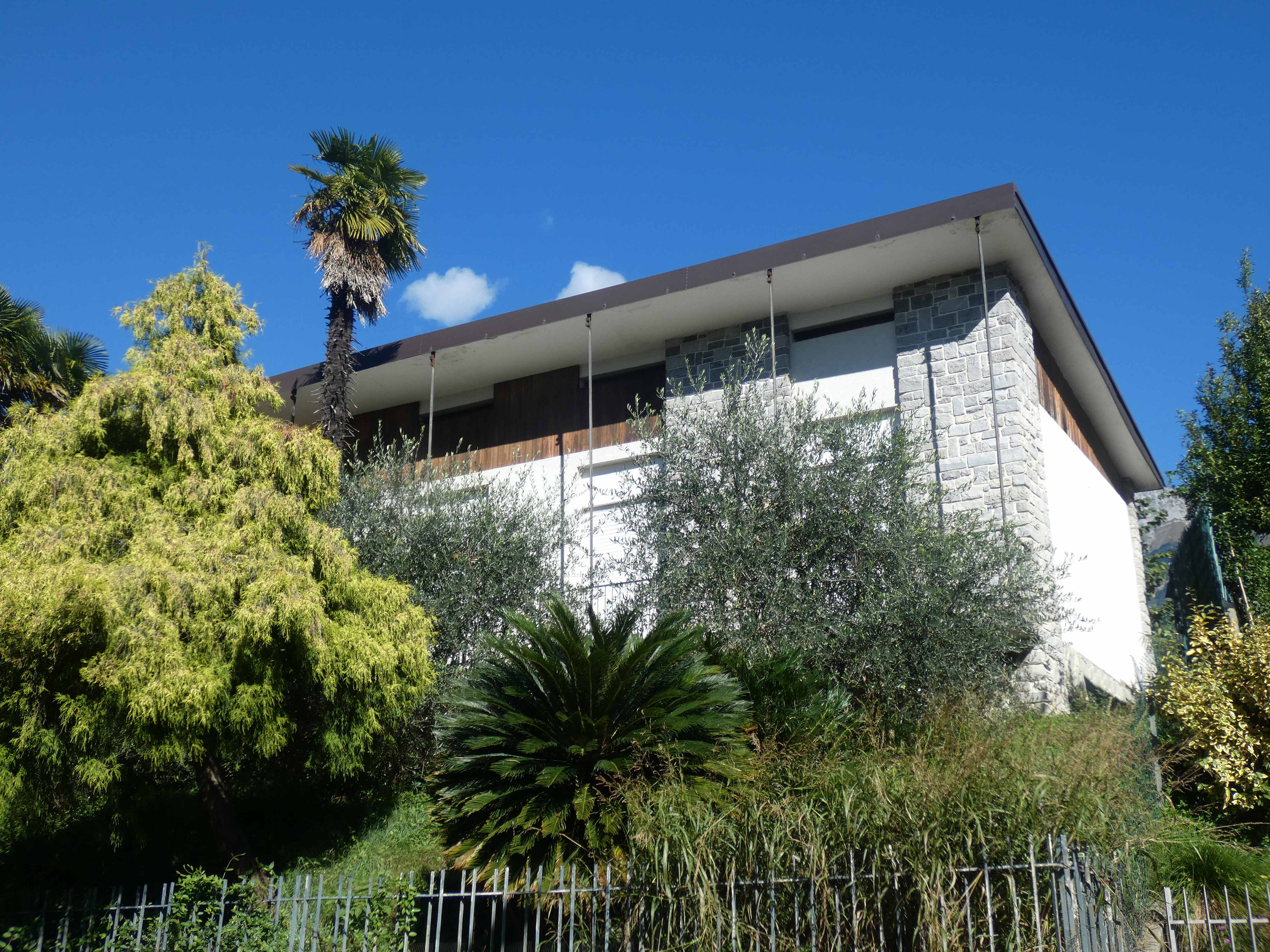 Mandello del Lario (LC) : Villa singola con vista lago e giardino a due passi dal lago